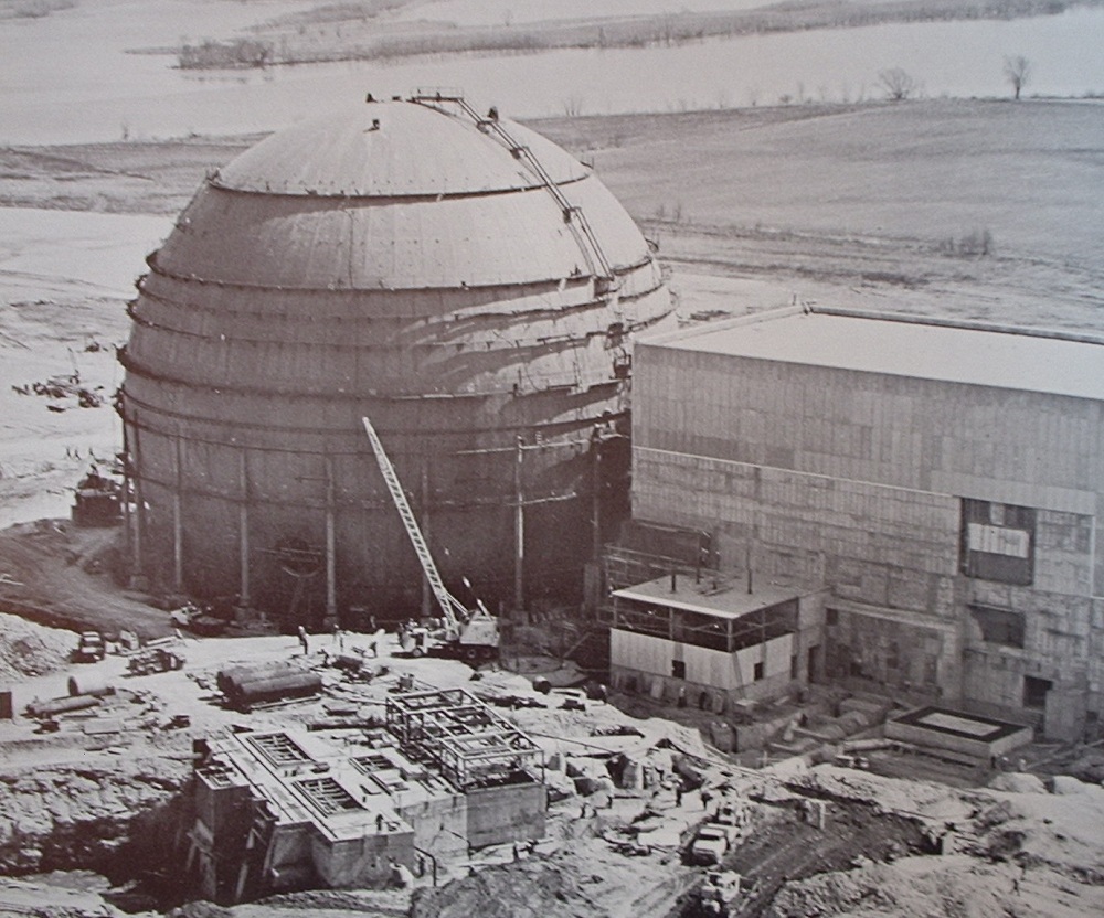Dresden Nuclear Generating Station under construction; illustration from Commonwealth Edison brochure, Will Davis collection. 